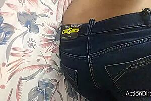 Mumbai escort gives the best massage of big tits Indian escort