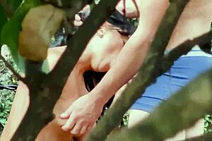 A latin teen performs blowjob in garden of the building where she lives but they are seen
