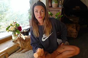 Watch this video and get your pussy licked by Roxy Fox
