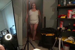 MILF Amateur BBW takes cum on face in office