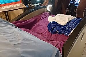 Black MILF slut fuck feels her holes in home porn