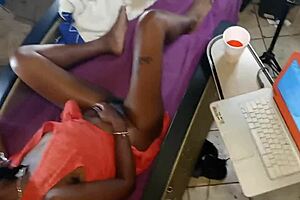 Black MILF slut fuck feels her holes in home porn