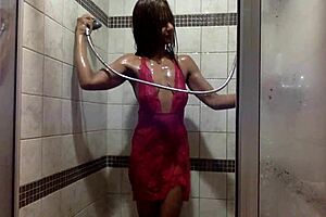 Black ebony MILF loves the sex in the wet and shower secene