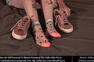 Stepmom’s sneaker fetish receives the attention it deserves from a sissy boy with a massive cock
