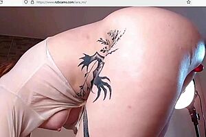 Plumper girls offers her body for a toy – seductive and wet