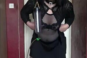 Big dick bisexual crossdresser gives proper pearls to piss and swallows it