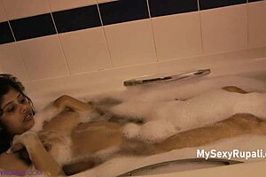 Indain housewife aunty home alone exposing her big boobs and getting a bath room full sex