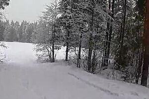 Guy has sex with slutty blonde in the snow