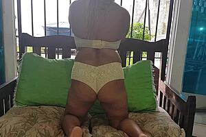 Amateur webcam session with a cumshot by Paty Bumbum
