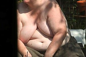 Fat and fabulous: Beautiful women in the sun