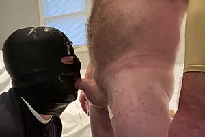 Straight boss gets sloppy blowjob from gay boy who worships his boss