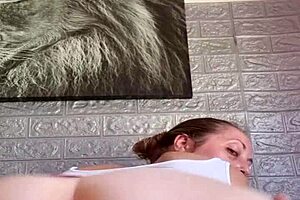 Amateur babe fucks hard