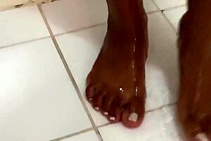 Kiara's sensual shower: Latina beauty in action