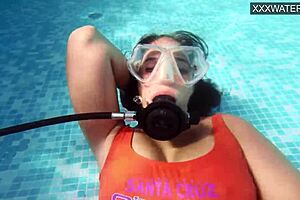 Amelie Bruna: 19 years old European sex addicted sweetheart fuck herself in water world