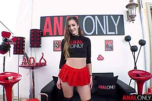 Nadia Noja drops her juwes in anal intercourse