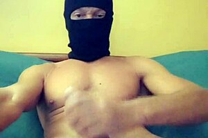 An amateur Spanish dude cums a lot
