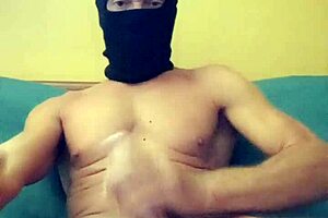 An amateur Spanish dude cums a lot