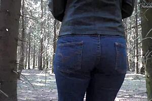 Natasha's outdoor striptease: A nativevisející Russian girl’s naked adventure in the woods