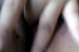 Horny Pinay shines her fingers and wet and get wet