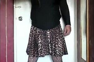 Bi amateurs crossdressers exhibition of their piss in an amateur video