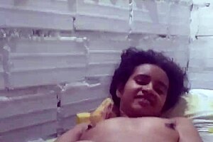 Sophia asks Solo Latina to fuck herself for the viewers to watch