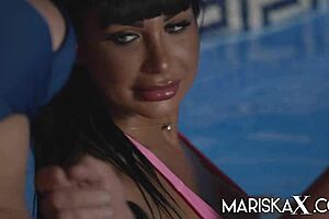 Mariskax, Valentina and Lyne fuck the air on the poolside having fun with this big cock