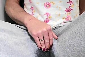 Jessica has the most intense fingering to Orgasmic squirting