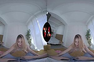 Bodybuilders’ VR experience: stunning Spanish babe