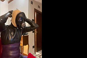 Heed for wearing a tight gas mask for latex lovers