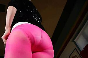 The only scene in which the actress demonstrated a bright passion and passion is the plastic dance in pantyhose by Betty