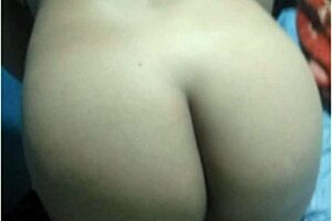 Horny milf gets off on webcam