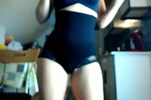 This amateur teen loves to showcase her curves and seduction imagery