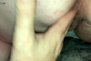 Blonde girl’s incident on using Tinder for dating results in a hot and steamy affair