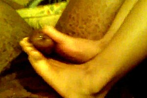 Black allure gives a happy ending massage: foot fetish HD