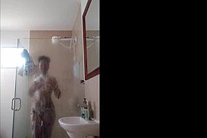 Canadian ebony girl accidentally drops dildo while showering – Mastermeat1