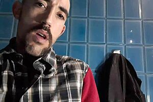 A big dick manfucks a gay amateur at home