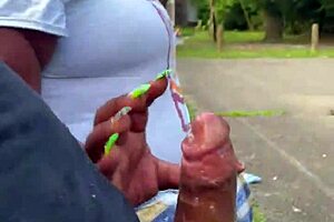 MILF outdoor chubby girl gives oral sex