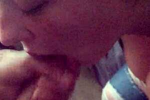White girl blowjob and lick the dick while deepthroat and swallowing the sperms