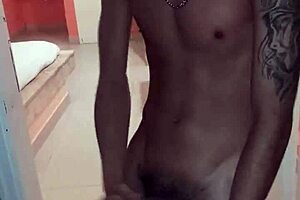 Rich milker gets a good thick jerking