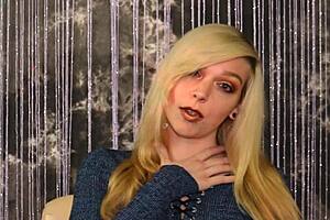 This sexy women shows off her assets in shoes and boots Gamergirlroxy
