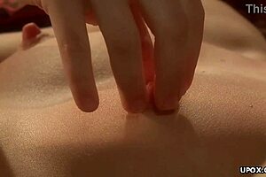 Anna Belle Lee’s tantalising poses and her sounding wet pussy fingering