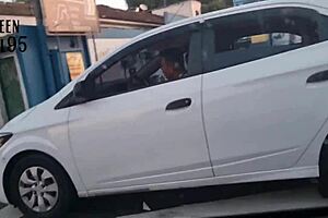 Joao safada has sex in a luxury car in the streets of Jane River