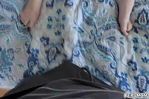 Sovereign had sexo with her stepson one last time before performing a blowjob