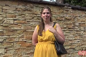 French amateur Alice defines herself in the world of BDSM, part 1