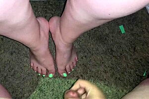 Amateur guy ejaculates on girlfriend's feet and toes POV video