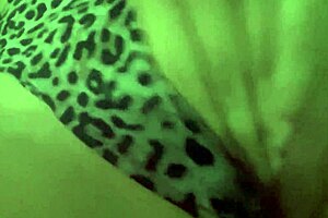 Solo camgirl Honeyfleur has curvaceous body and a very wet cunt