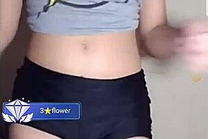 Another hot latina babe could not resist twerking in a live video sessions