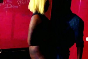 Laughs: Amateur guy Alphonzo has Sex with stripper in club