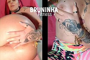 Bruninha fitness star displays her breasts and masturbates on cam