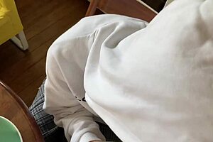 Here the california babe gives deep throat and cock fucking, and subsequently gets cum on her face